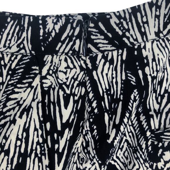 Forever 21 Navy Blue Abstract Print Shorts - Size Small - Picture 4 of 9